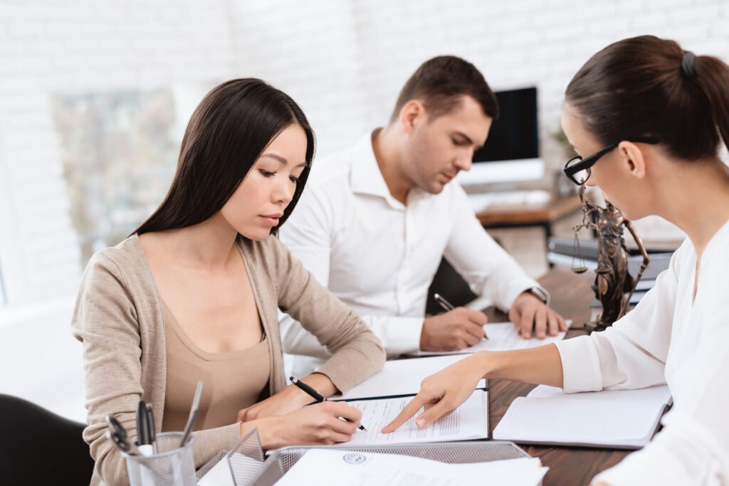 Questions to Ask Before Hiring a Divorce Lawyer